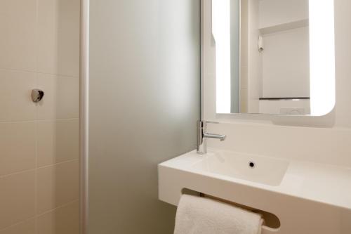 B&B Hotel Nanterre Rueil Malmaison