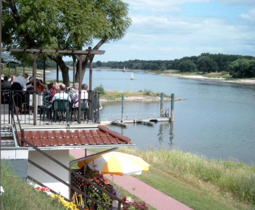 Hotel Elbterrassen zu Brambach