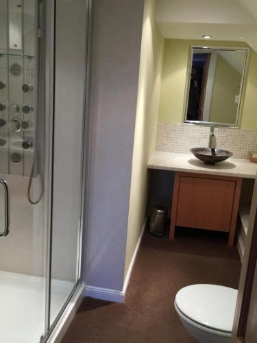 Lochside Lodge & Roundhouse Restaurant