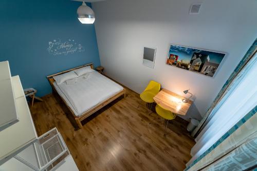Green Cat Rooms