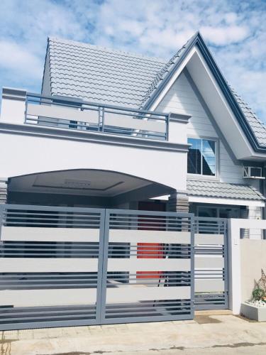 Hillary Timog Park Homes