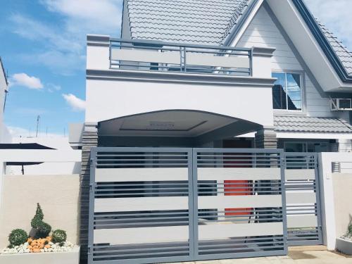 Hillary Timog Park Homes