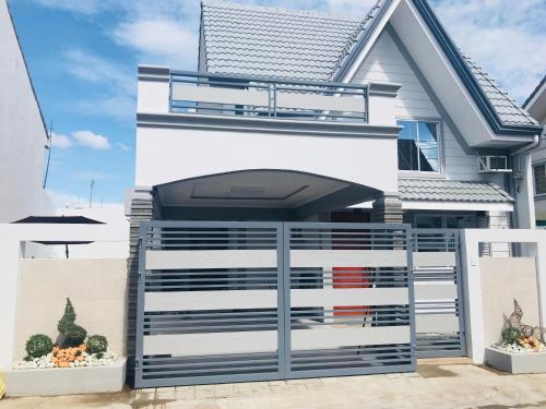 Hillary Timog Park Homes