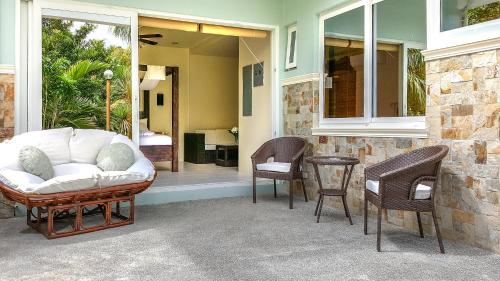 Edgewater Dive & Spa Resort