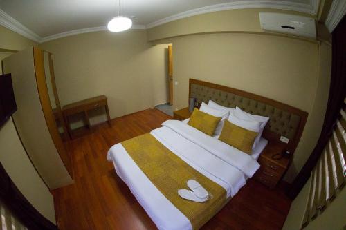 Ramparts Hotel