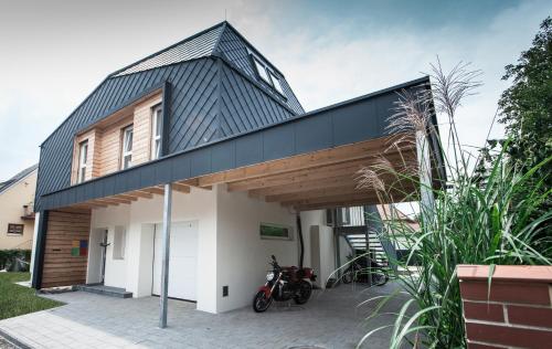 Studios Plus