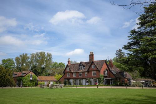 Ravenwood Hall Hotel