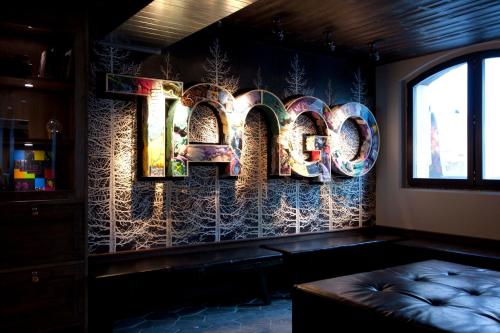 Langley Hotel Tango