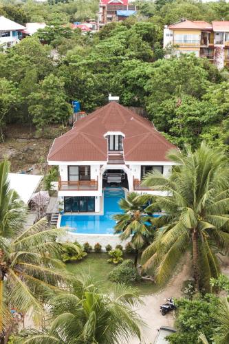 The Whitehouse by The Sea