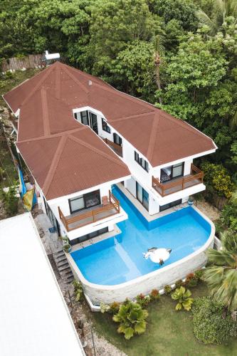 The Whitehouse by The Sea