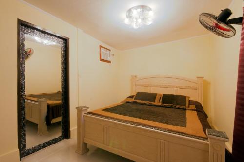 Foxy’s Beach Resort