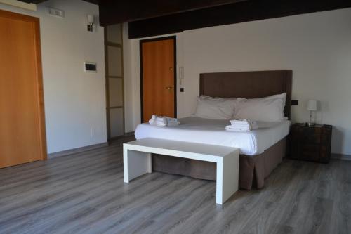 Gatto Bianco Le Dimore