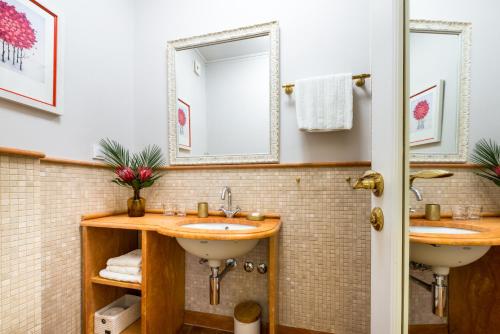 Dominus Little Palace