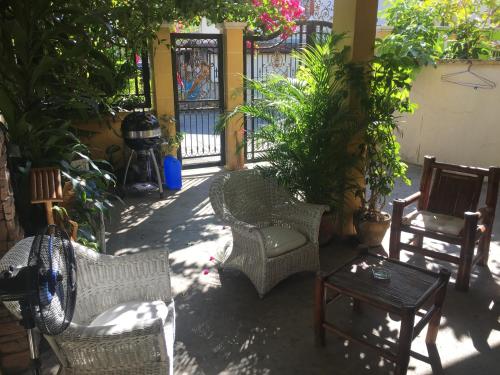 Chona & Christophe Guesthouse - Cavite