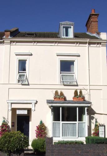 Hedley Villa