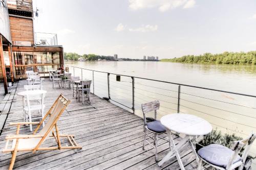 ArkaBarka Floating Hostel Belgrade