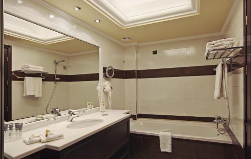 La Marquise Luxury Resort Complex