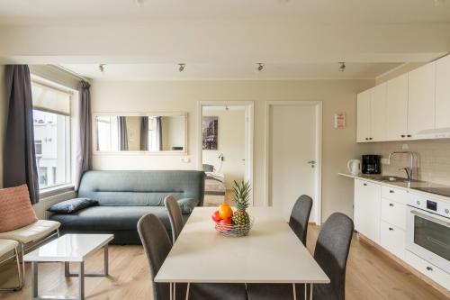 아코 타운 스퀘어 아파트먼트(Acco Town Square Apartments)
