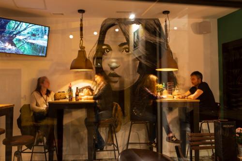 Winederful Hostel & Cafe