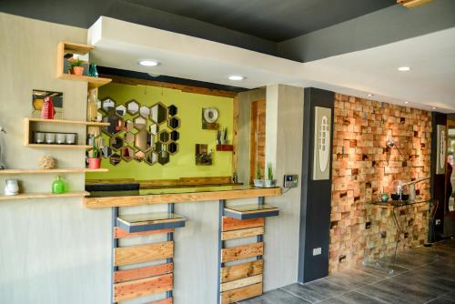 Bhive Hotel by RedDoorz