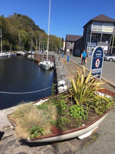 Stunning House in Felinheli Marina
