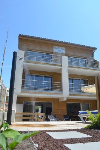 Bodysurf House