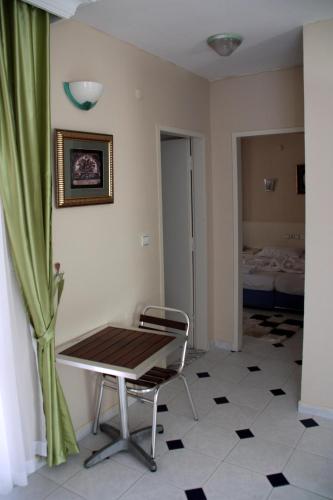 Twin Apart Hotel