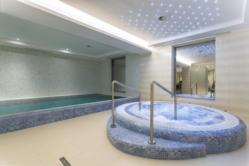 Outlet Hotel