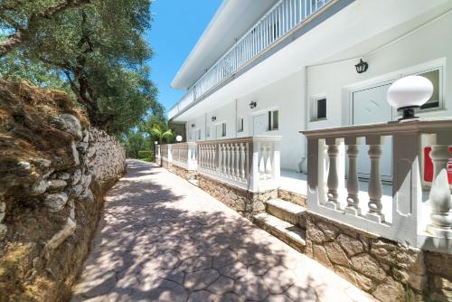 Zante Ruassi Studios