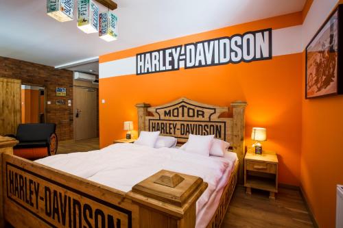 Retro Hotel Garage