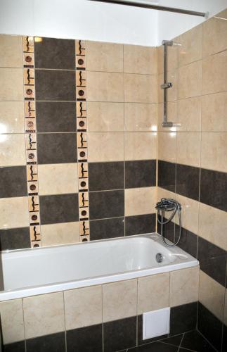 Flora Apartments by Tour Express Service
