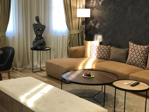 Hotel Deluxe