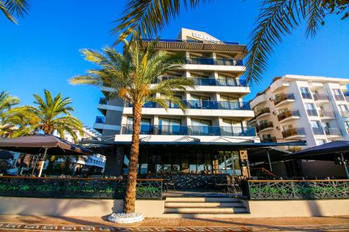 Aurasia Beach Hotel