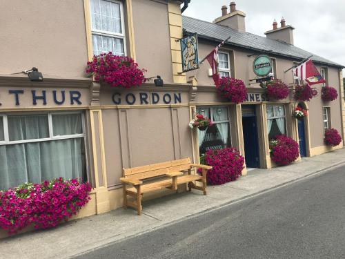 Gordon’s Bar And Guesthouse