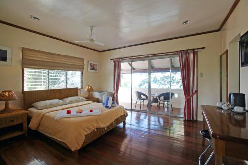 El Galleon Beach Resort