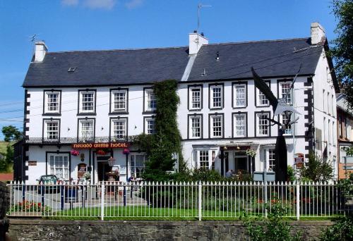 Neuadd Arms