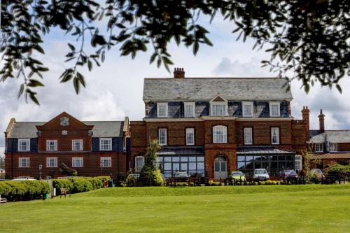 Le Strange Arms Hotel