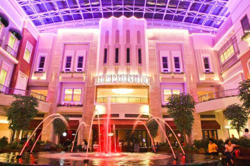 Cozy Airport Condo 7-min Walk to Terminal 3