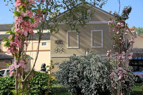 Almayer Art And Heritage Hotel