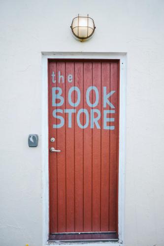 The Bookstore Family Apartment