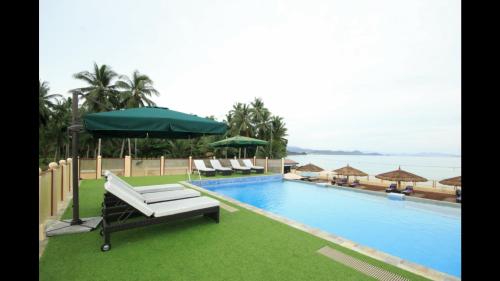 Foxy’s Beach Resort