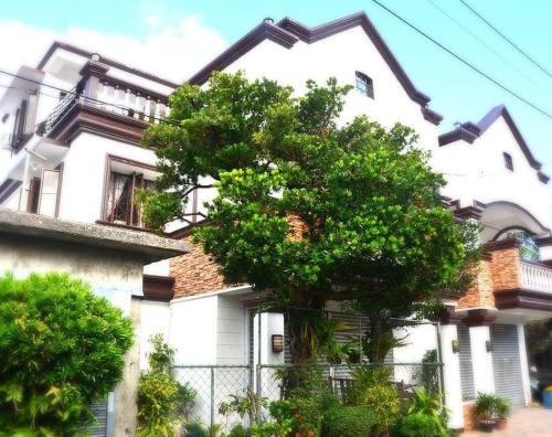 Florabells Iraya Guest House