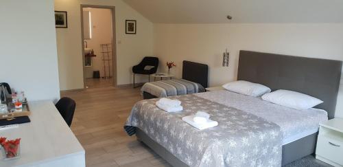 Ke-To Zagreb Airport Rooms Hotel