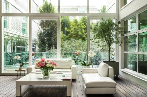 Magna Pars Suites
