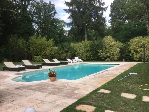 Les Enclos Bed And Breakfast