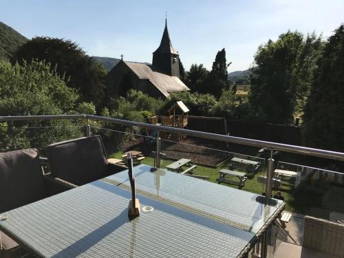 The Grapes Hotel