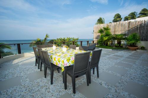 7 Stones Boracay Suites