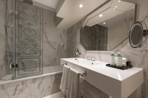 Le Louis Versailles Château Hotel - MGallery