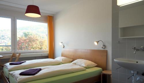 Hostel 77