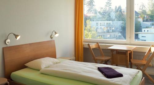 Hostel 77